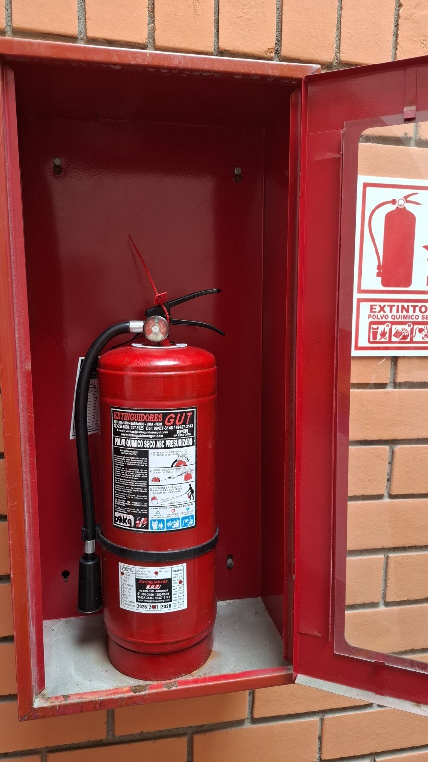 Extintor en gabinete
