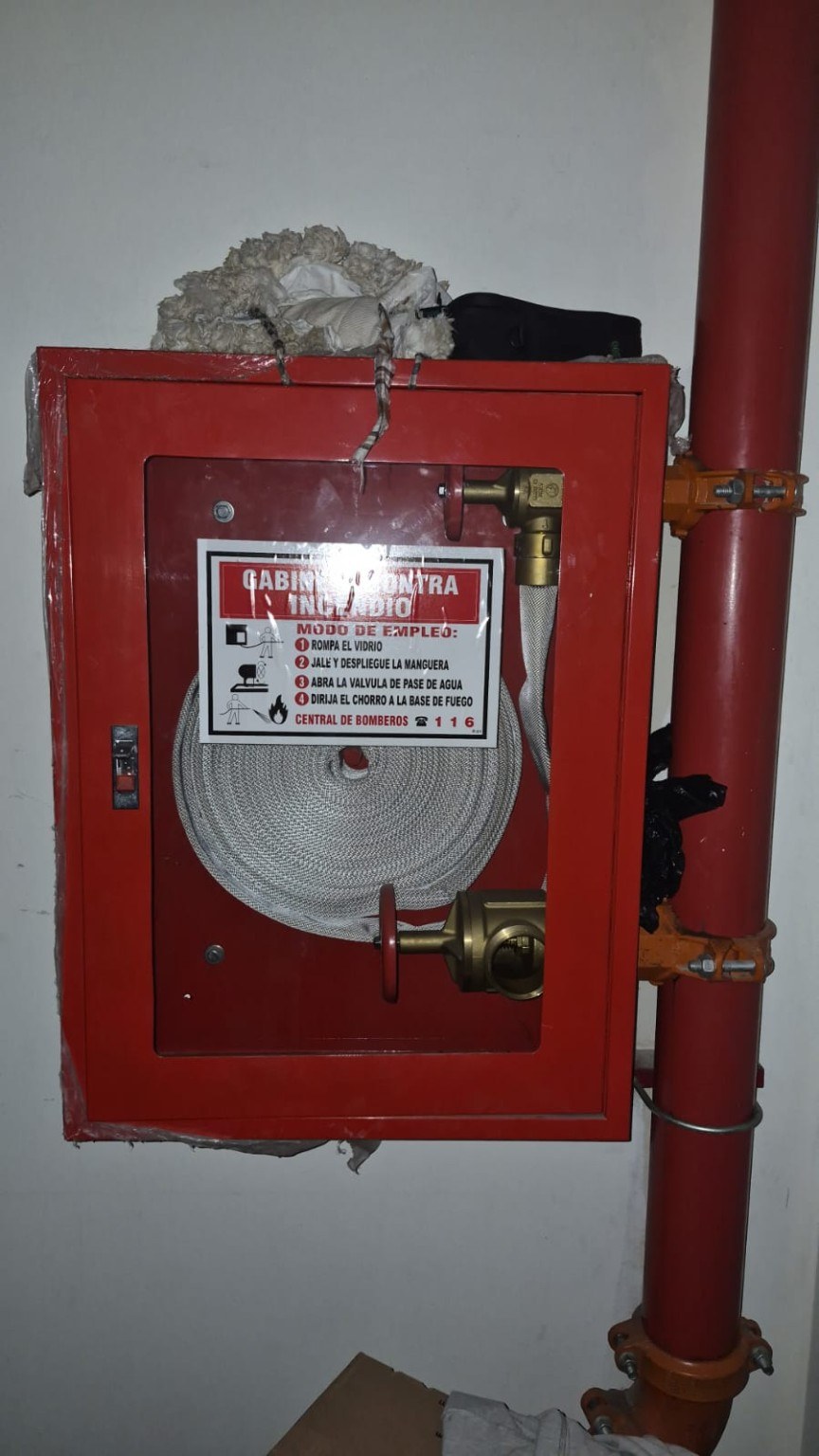 Gabinete contra incendio con manguera