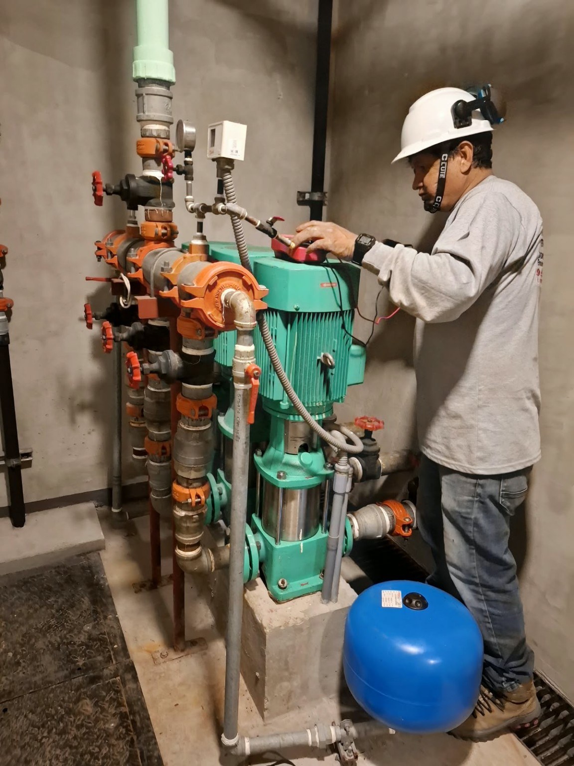 Pruebas eléctricas en motor de bomba
